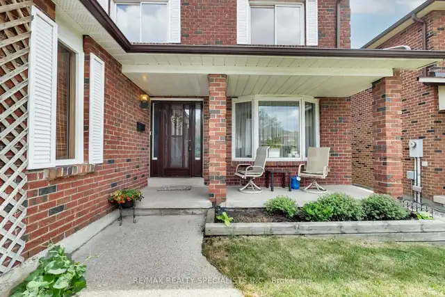 Dixie Road/ Eglinton Ave 4 bedrooms detached house