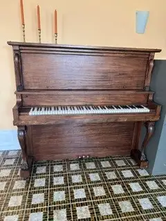 Piano avec banc et partitions+métronome, View more