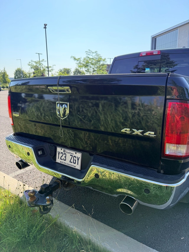 Dodge RAM 1500 Laramie 2010 4x4 – Tout équipé - HEMI V8 - Roll-N — photo 3