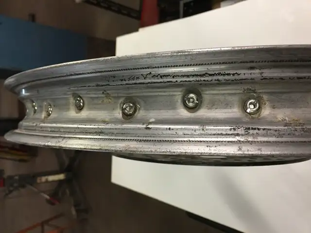 1992 Suzuki DR650 Front Wheel in Motorcycle Parts & Accessories in City of Toronto - Image 4