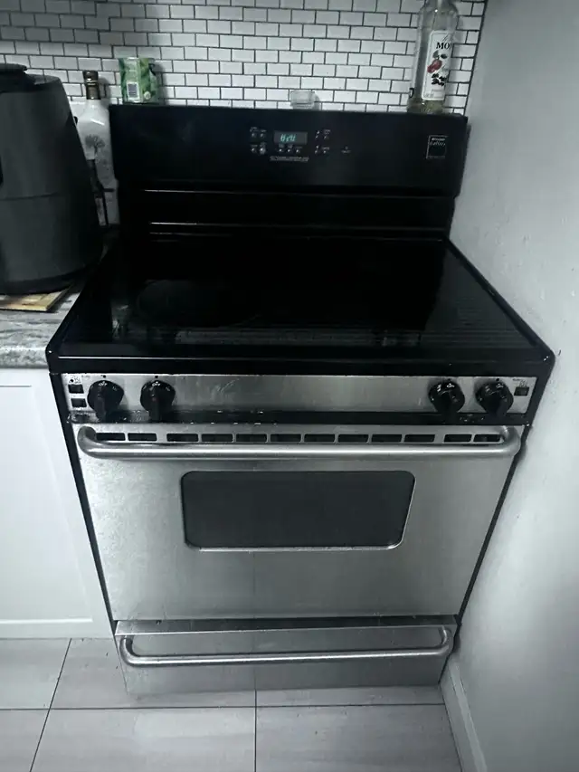 Deal cuisine – Frigo GE inox + Four Frigidaire Gallery Pro (bund in Other in Québec City - Image 3