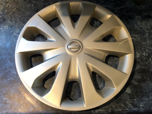 nissan wheel cover hub cap in Other Parts & Accessories in City of Halifax