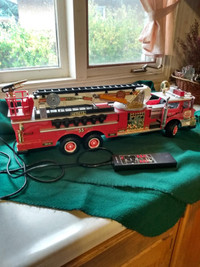 VINTAGE NEW BRIGHT FIRE ENGINE TRUCK 1988 FIRE DEPARTMENT