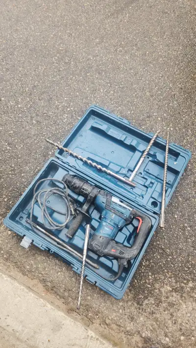bosch hammer drill comes with 300$in bits acc 695 $ ,, View more