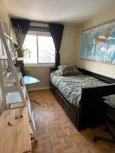 Furnished bedroom in Carlington - short or long term