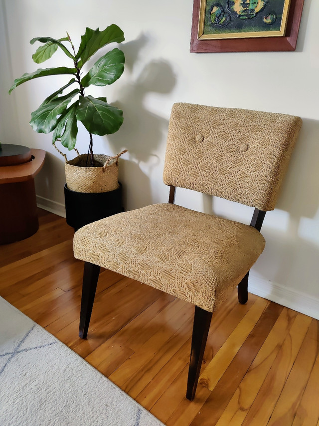 Retro Vintage Accent Chair | Chairs & Recliners | Ottawa | Kijiji