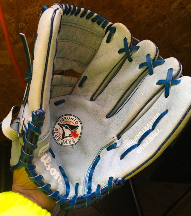 Youths 12” Wilson blue Jays baseball glove in Baseball & Softball in Red Deer - Image 3