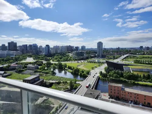 No last month´s rent deposit required. 21st floor 1-bedroom + balcony Unobstructed views of downtown...