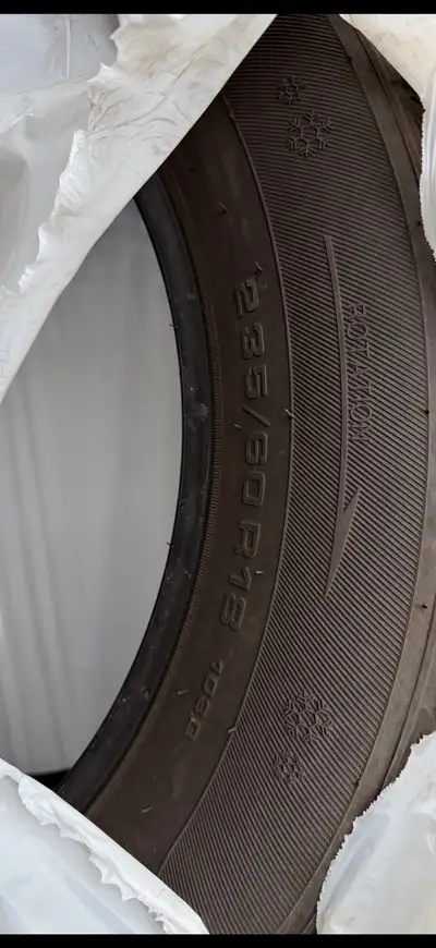 ❄️ Pneus d’hiver Boto BS66 à vendre • Marque : Boto BS66 • Dimension : 235/60R18 • Utilisés seulemen...
