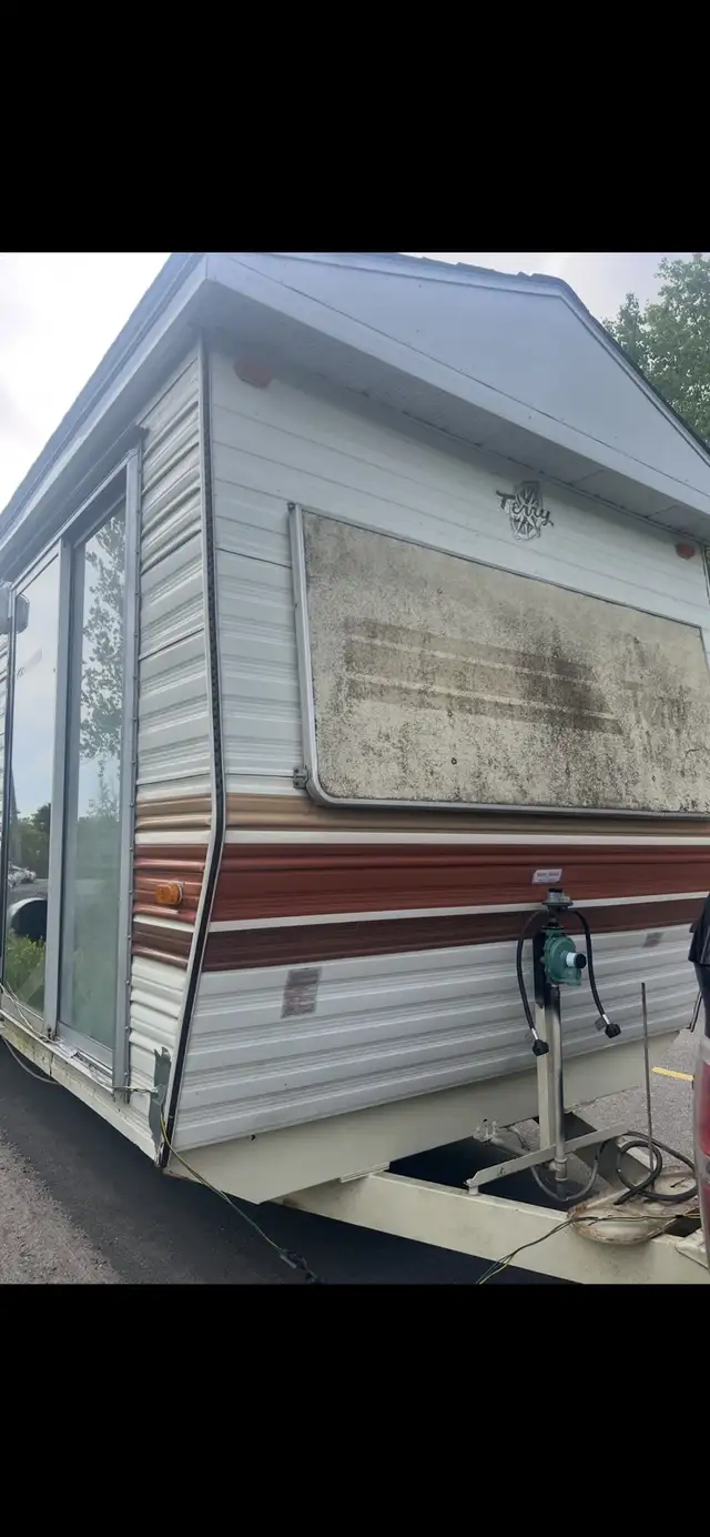 living mobile trailers tiny homes bunkie camp travel in Garage Sales in Barrie - Image 4