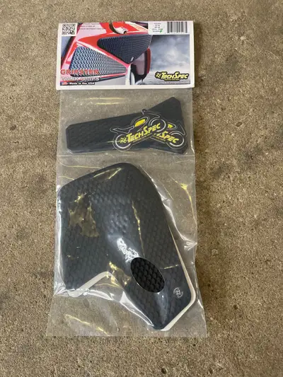 2014-2020 fz09 techspec tank grip brand new $100 cash