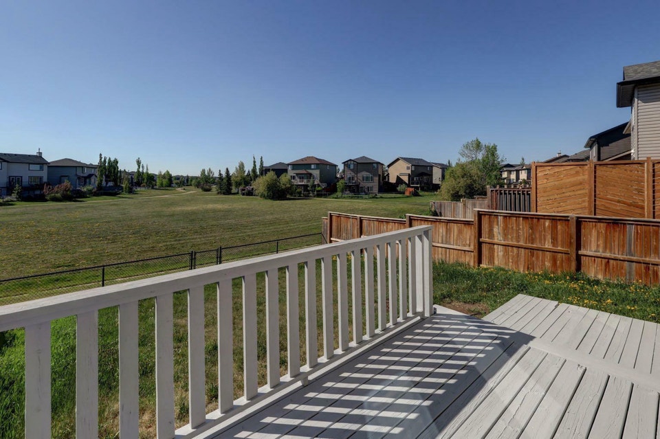 2000 Sqf FULL HOUSE BACKING ONTO A PARK 2