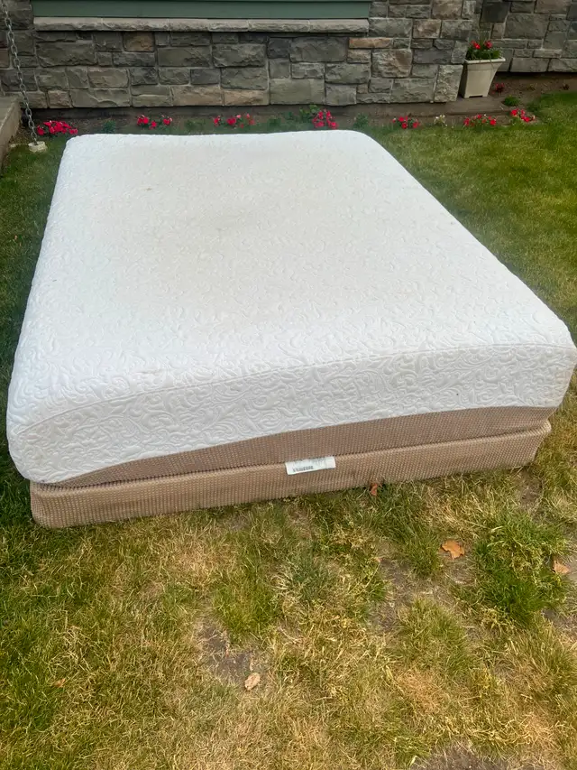 Queen Mattress and BoxSpring: Pls Read Ad628632704538891224