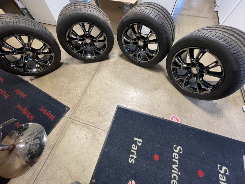 New Jeep Grand Cherokee SRT OEM Wheels And Tires black chrome Pneus
