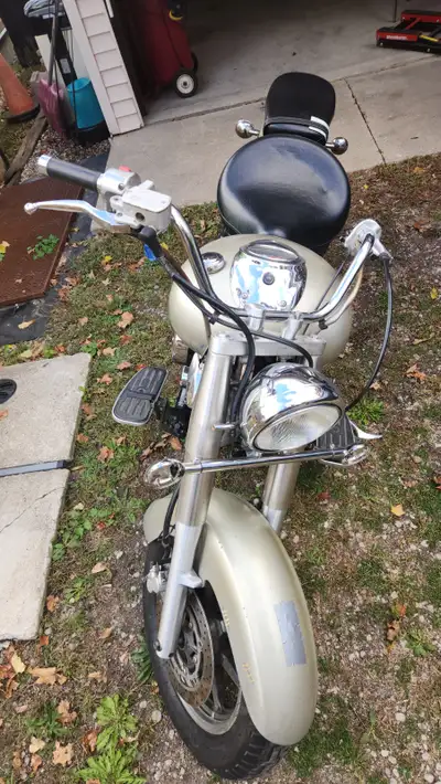 2004 VSTAR 1100 Classic PARTS BIKE Not Running Have title Want whole bike gone $400 OBO