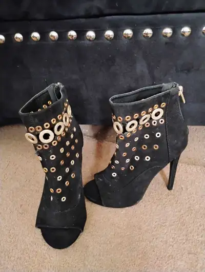 Women's heels {6}, View more