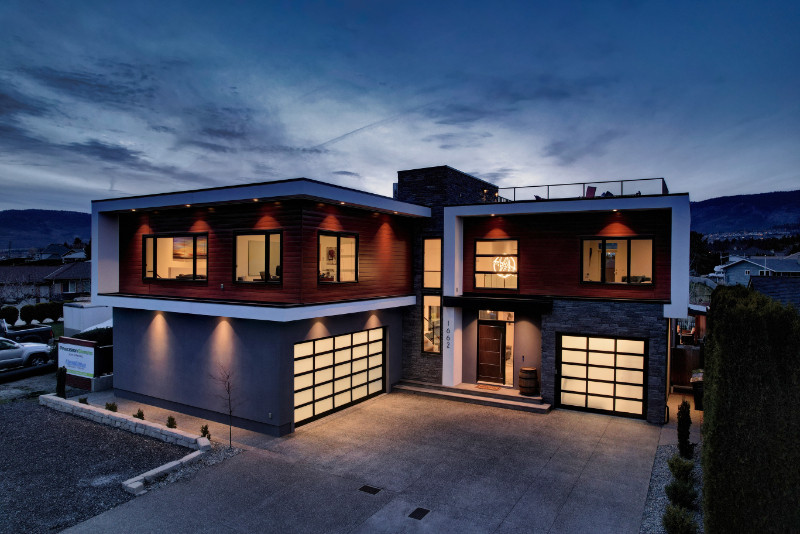 Luxurious home on the Pritchard Canal, West Kelowna! Houses for Sale