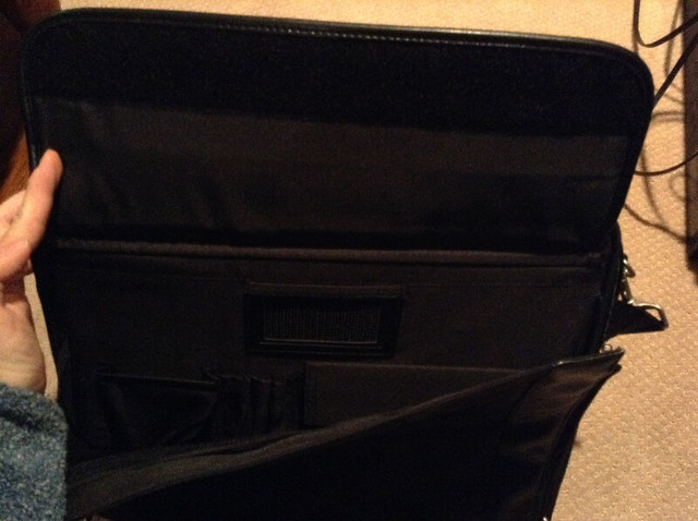 Laptop bag dans Accessoires pour portables  à Kitchener / Waterloo - Image 3