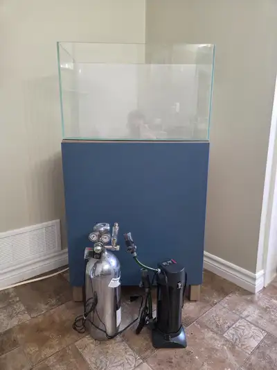 17 gallon rimless (small scratches in glass not noticeable when filled) Comes with stand -150$ 5LB C...
