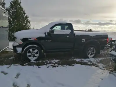 2010 Dodge Ram short box Hemi engine original owner. Nice condition no rust on body. Runs excellent....