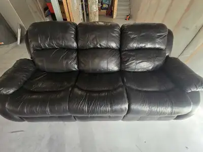 For sale set of 2 leather sofa recliner (real wood). Please check the pictures. Price $300 Pickup in...