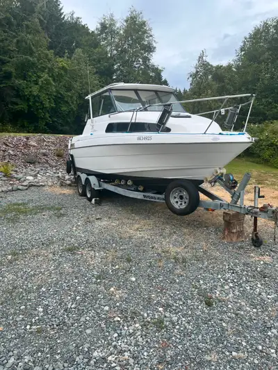 All nav equipment,VHS radio, 2 bilge pumps, 13 gal fresh water, 15 gal holding tank, anchor with rop...