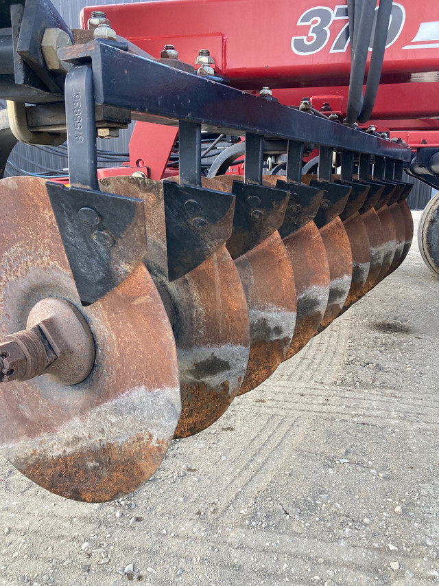 2011 Case IH RMX370 34ft Tandem Disk with Harrows  in Farming Equipment in Brandon - Image 4