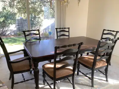 Elegant dining room table and chairs Very good condition Well cared for With two leaves to extend ta...