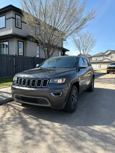 Selling my Jeep Grand Cherokee Limited hemi 4x4 308,081 km Well maintained and runs great. Very reli...