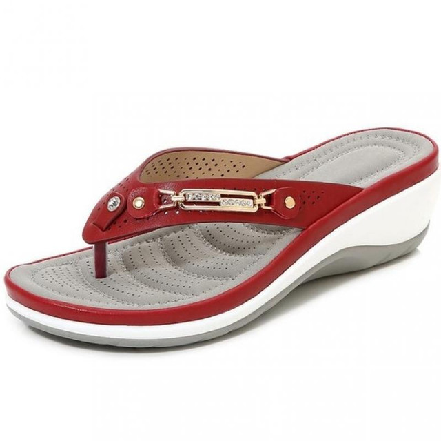 2022 Women’s Slippers Summer New Fashion Beach Sandals FlipFlop in Women's - Shoes in City of Toronto - Image 2