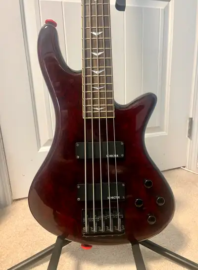 Schecter Stiletto Extreme 5-string Bass, View more