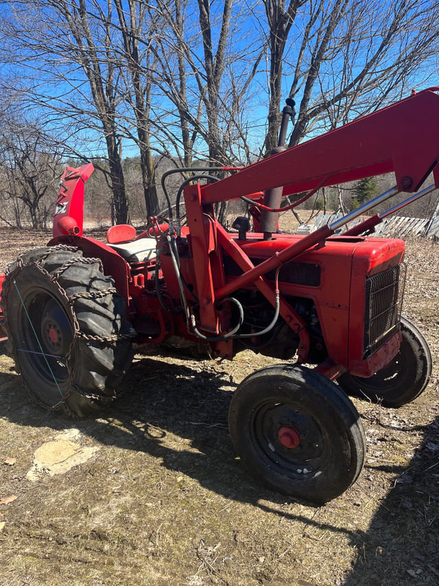 International tractor  in Farming Equipment in Gatineau - Image 4