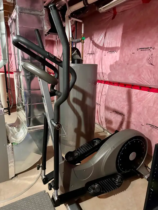 Elliptical trainer (Body Craft ECT 2100) in Exercise Equipment in Barrie - Image 4