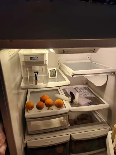 refrigerateur fridge  a donner, View more