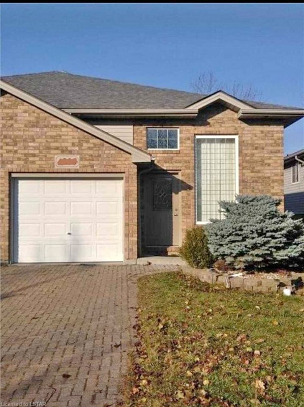 Beautiful South Windsor 4 beds 2 baths house avail Aug1 Long Term