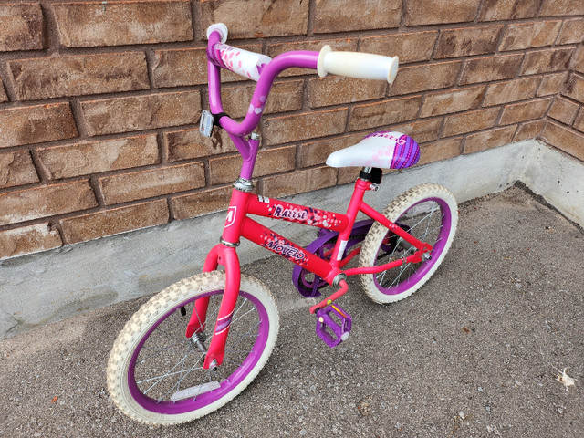 16 inch Girl's Bike with Training Wheels in Kids in Oshawa / Durham Region