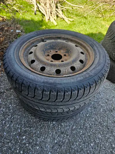 2x IceCruiser 2x Michellin XIce Treads for at least 2-3more season. Came off my honda civic. $100 fo...