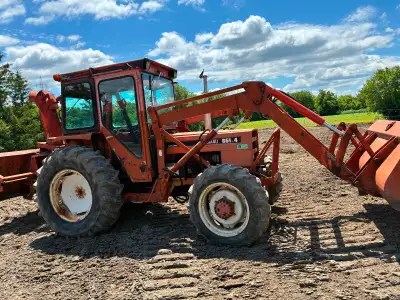 Tracteur Renault 651-4 entièrement fonctionnel, déneigeuse inclu. L'entretien a été effectué il y a...
