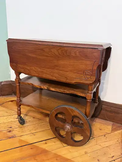 Table roulante ancienne en bois massif, View more