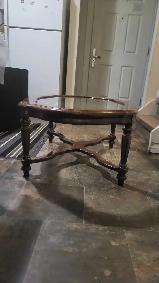 glass table557921902852853762