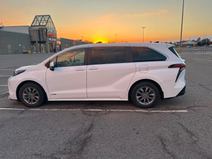 2021 Toyota Sienna LE