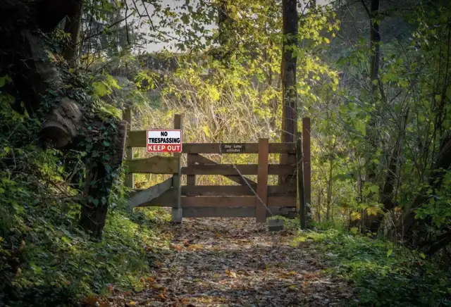 No Trespassing Sign64959979405699122