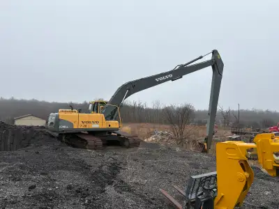 Precision. Reach. Productivity. The 2014 Volvo EC240CLR Long Reach Excavator is engineered for appli...