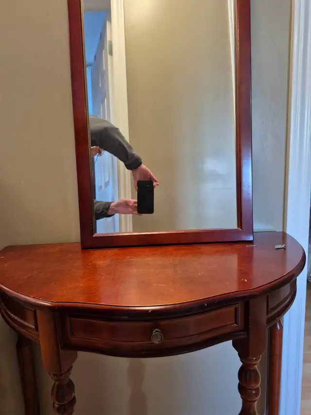 I HAVE A END OF HALLWAY TABLE & MATCHING MIRROR