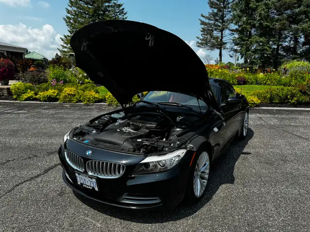 2011 BMW Z4 convertible in Cars & Trucks in Barrie - Image 8