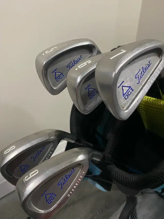 Titleist DCI irons plus stand bag in Golf in Barrie - Image 5