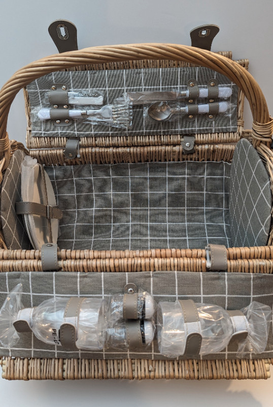 Picnic Basket for Two in Other in Kingston