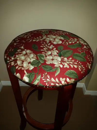 Wooden Stool : Top Rotates : like NEW : Sturdy/Strong, View more
