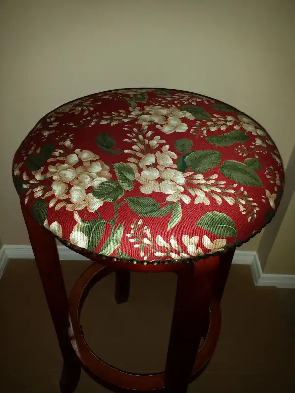 Wooden Stool : Top Rotates : like NEW : Sturdy/Strong in Chairs & Recliners in Cambridge - Image 2