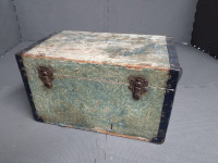 Coffre antique enfant en bois genre valise  #511